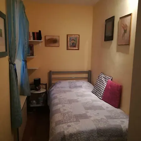 Single In The Heart Of Πανσιόν