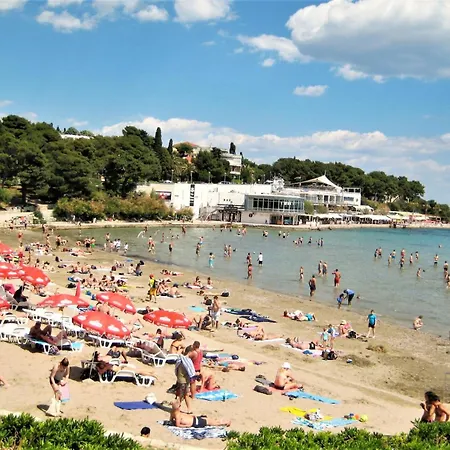 Single In The Heart Of Πανσιόν